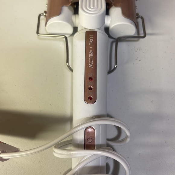 Luxe Willow Triple Barrel Curling Iron - Picture 2 of 2